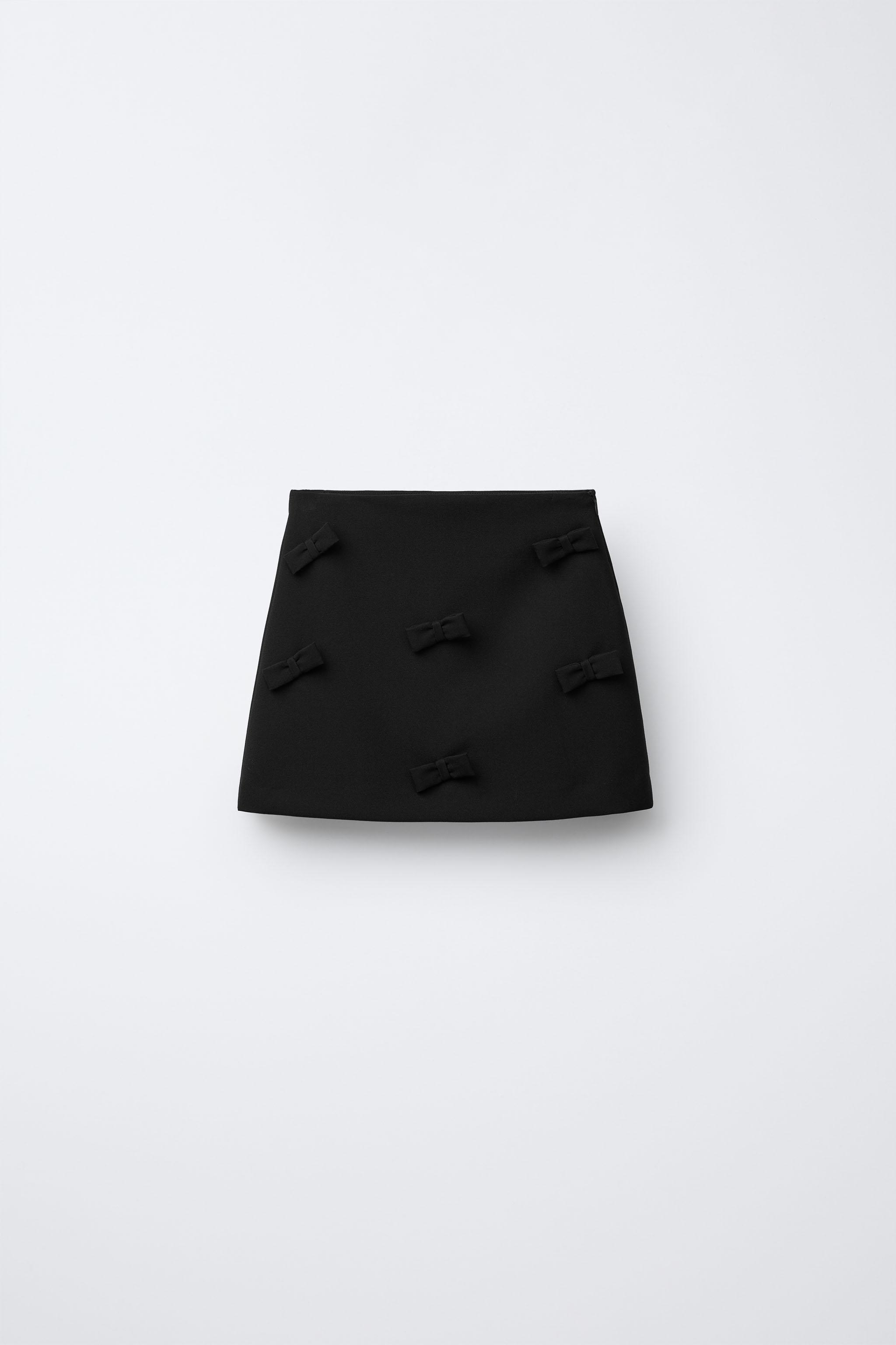 SKIRT WITH BOW APPLIQUÉS